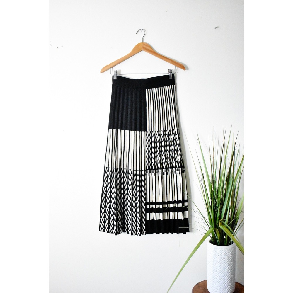 Luna Geometric Pleated Knit Midi Skirt Womens Small Black White Mod Striped 193